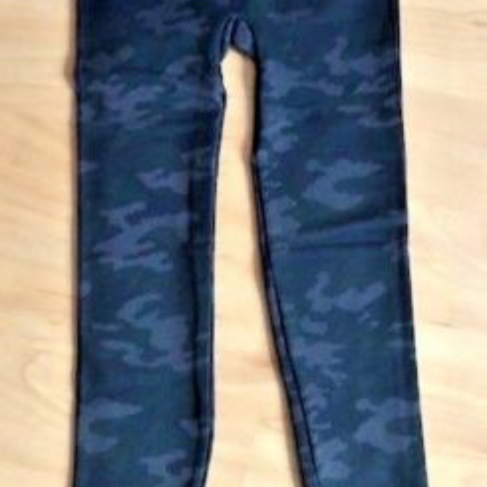 SPANX LOOK AT ME NOW Black Camo Leggings.